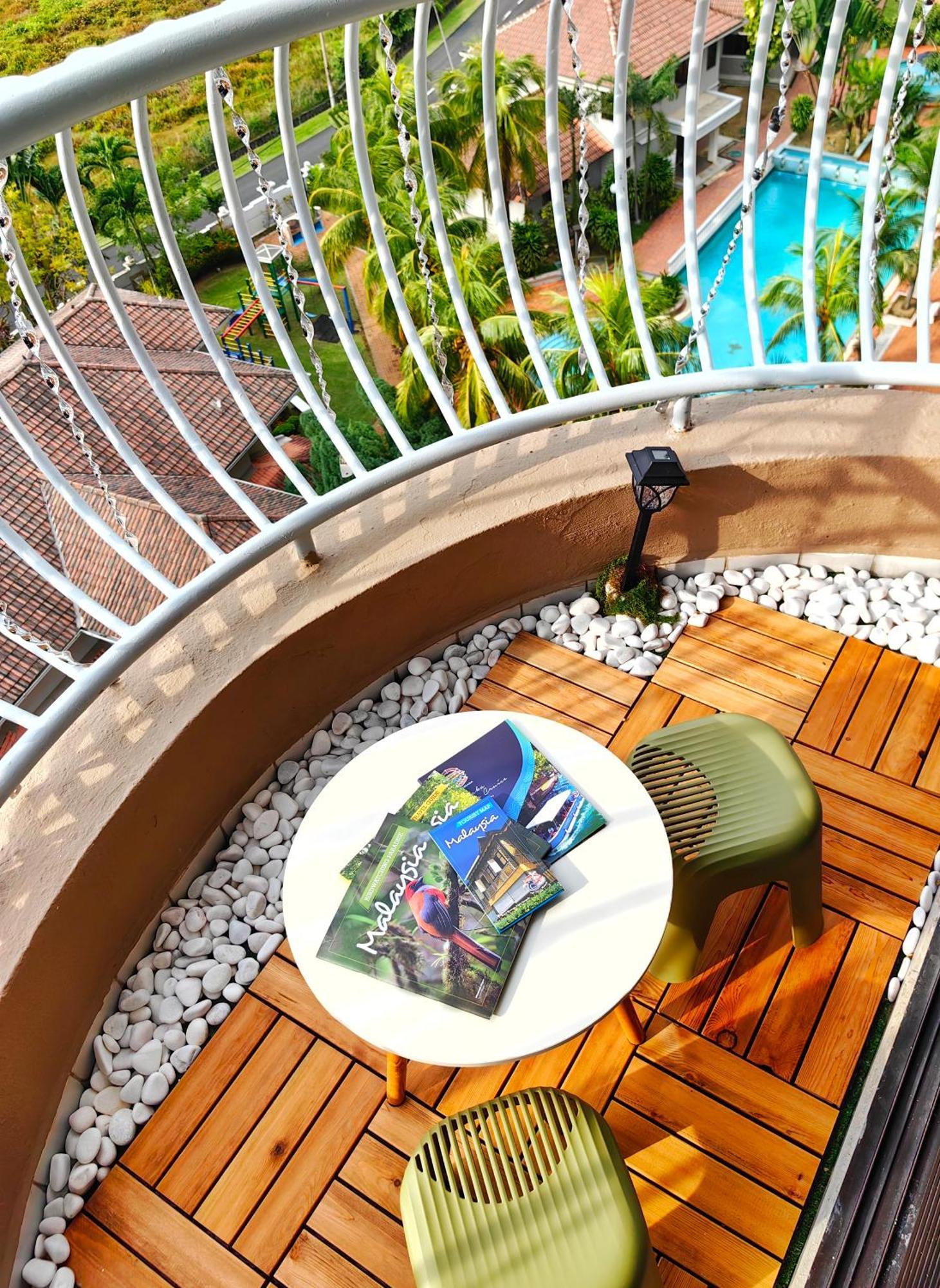 Gx Pool View P0804 With Netflix, Tvbox And Games Apartemen