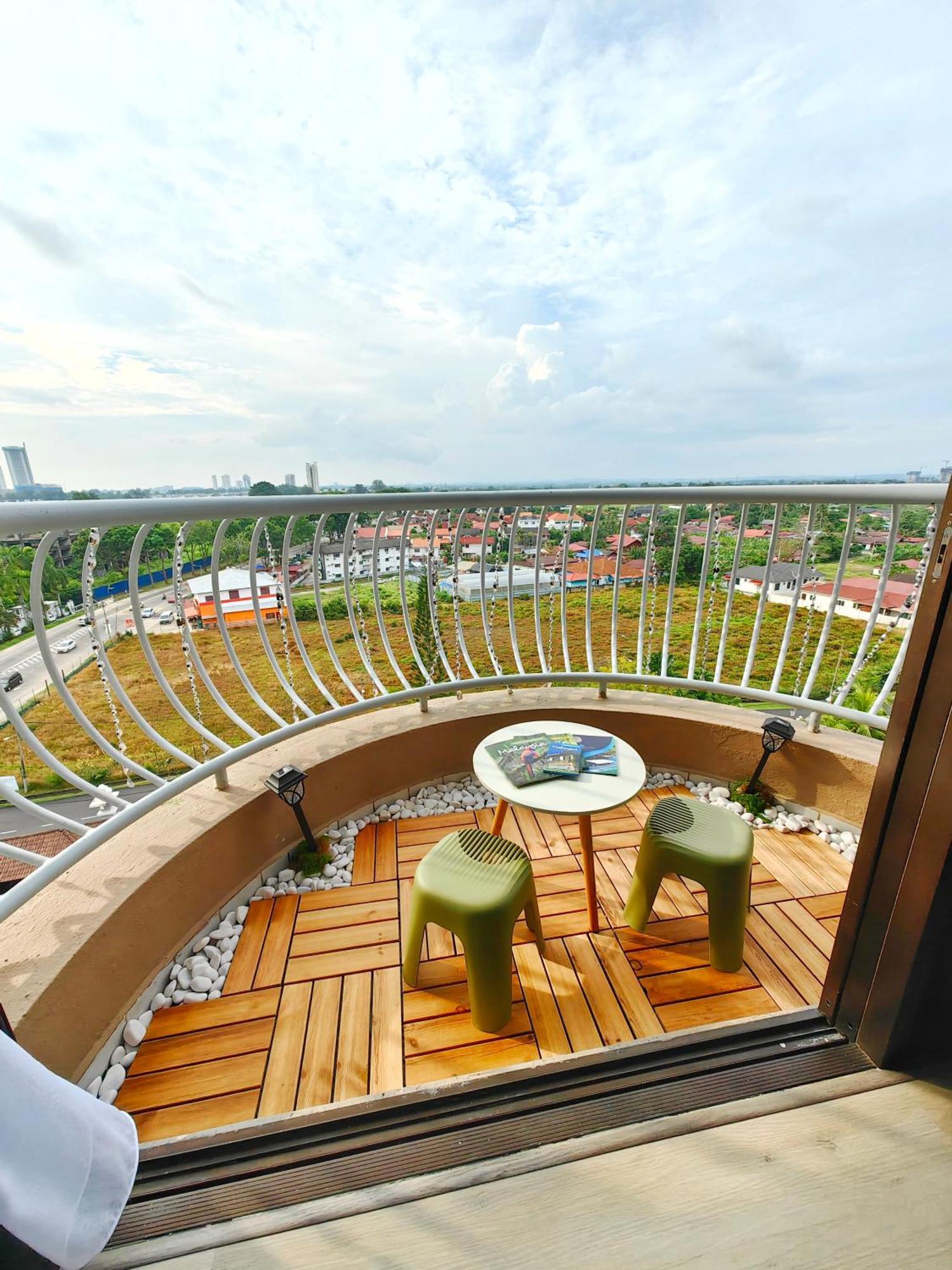 Gx Pool View P0804 With Netflix, Tvbox And Games Malacca
