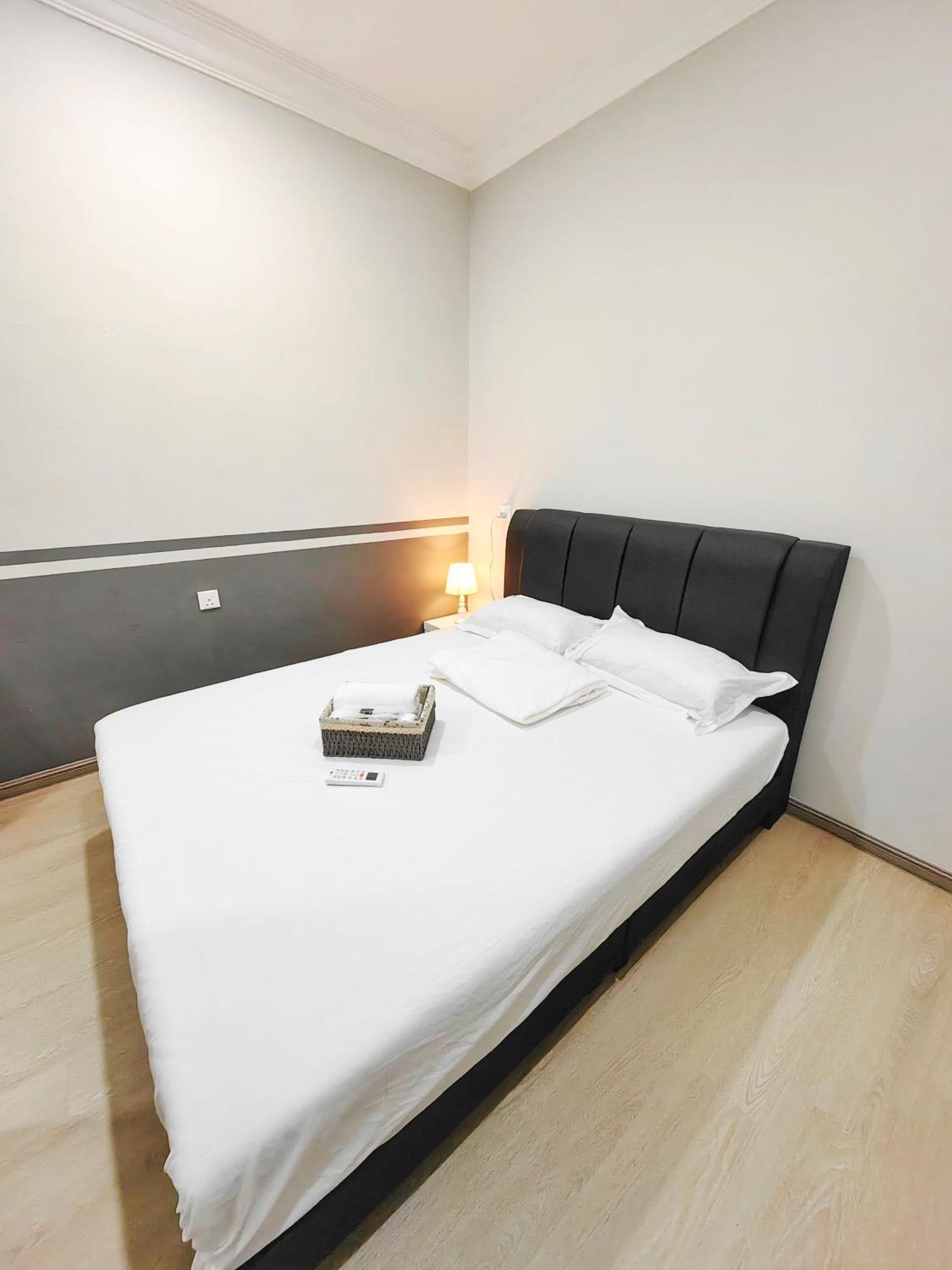 Gx Pool View P0804 With Netflix, Tvbox And Games Apartemen *