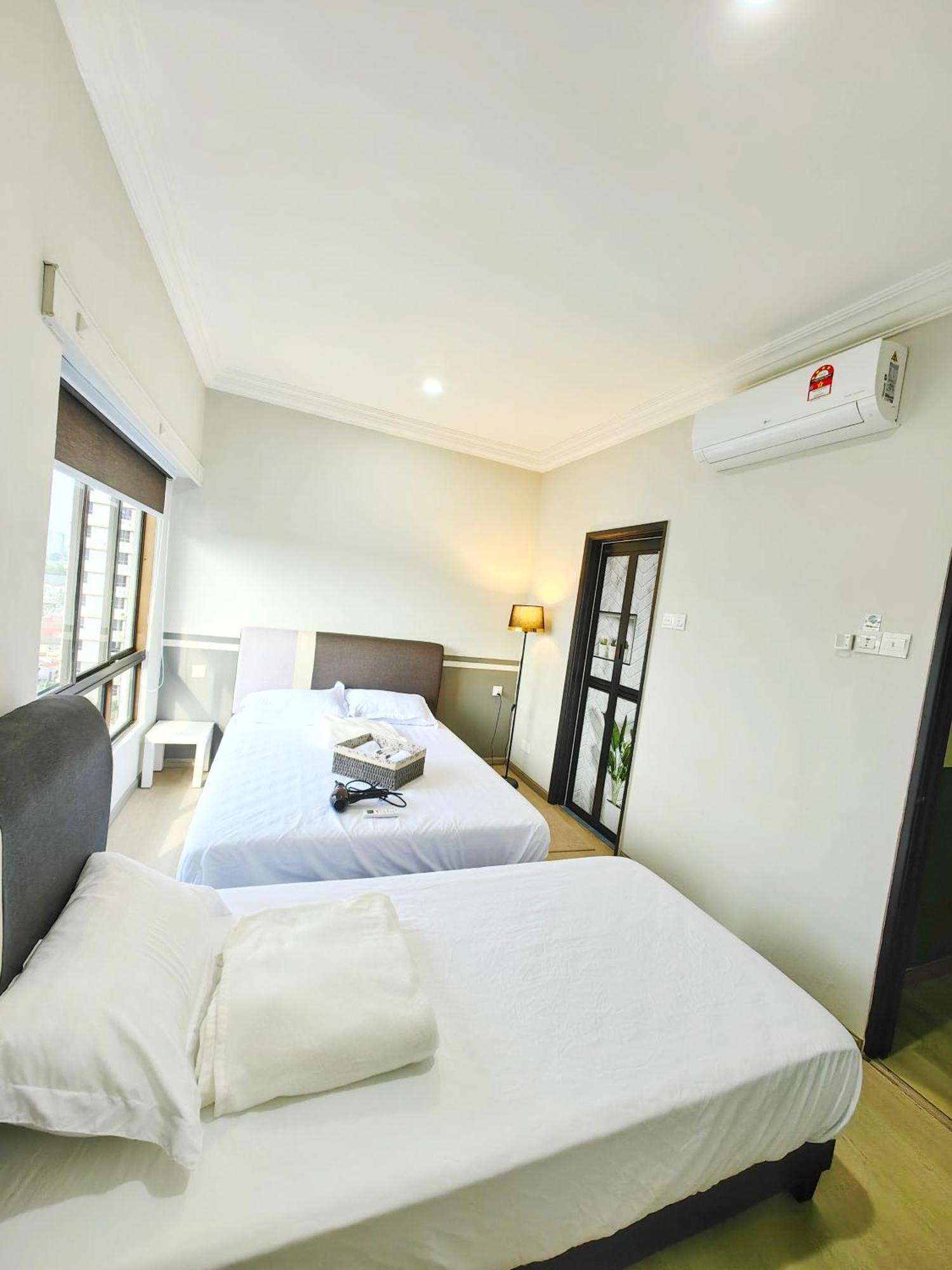 Apartemen Gx Pool View P0804 With Netflix, Tvbox And Games