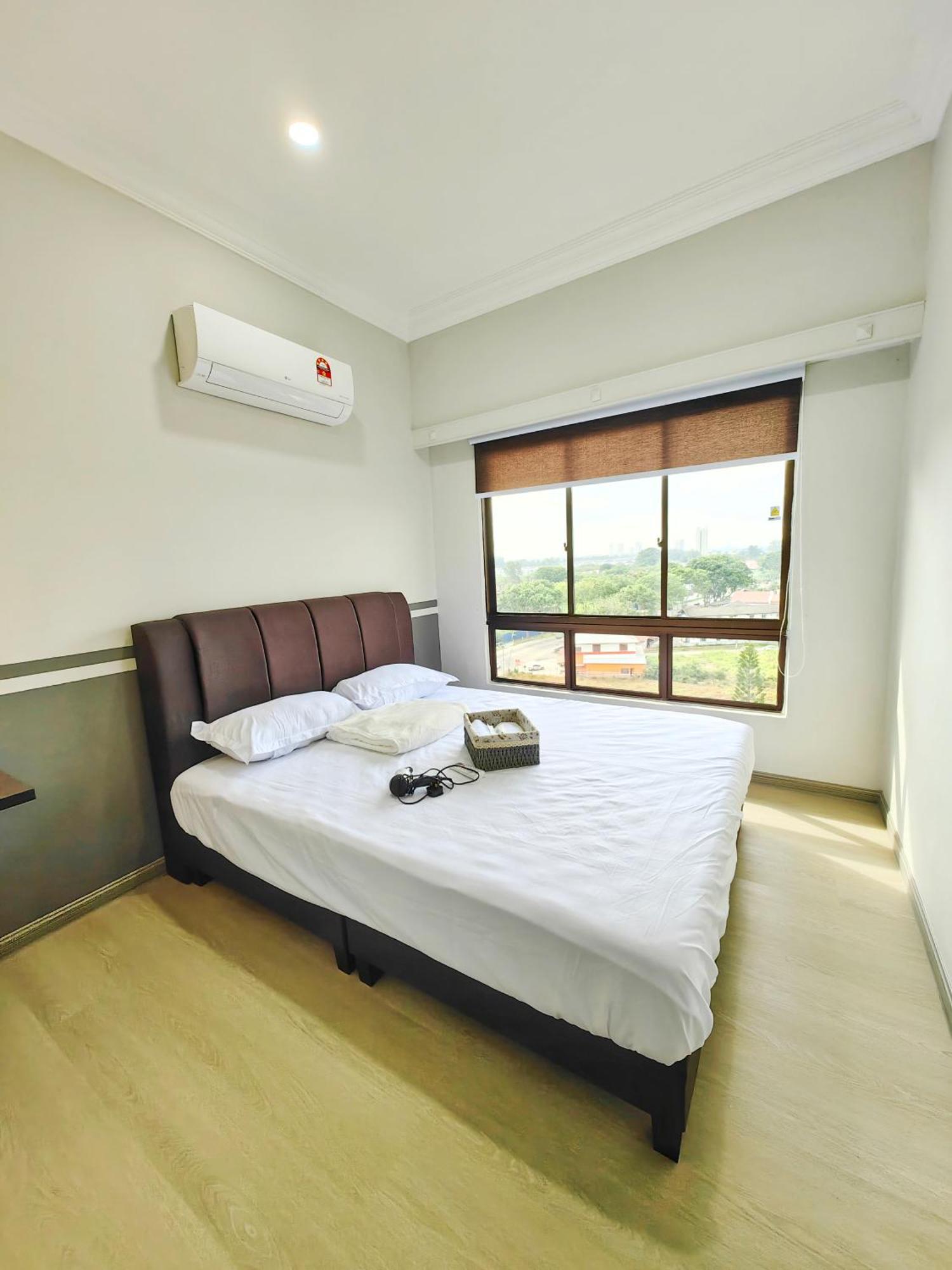 Gx Pool View P0804 With Netflix, Tvbox And Games Apartment Malacca