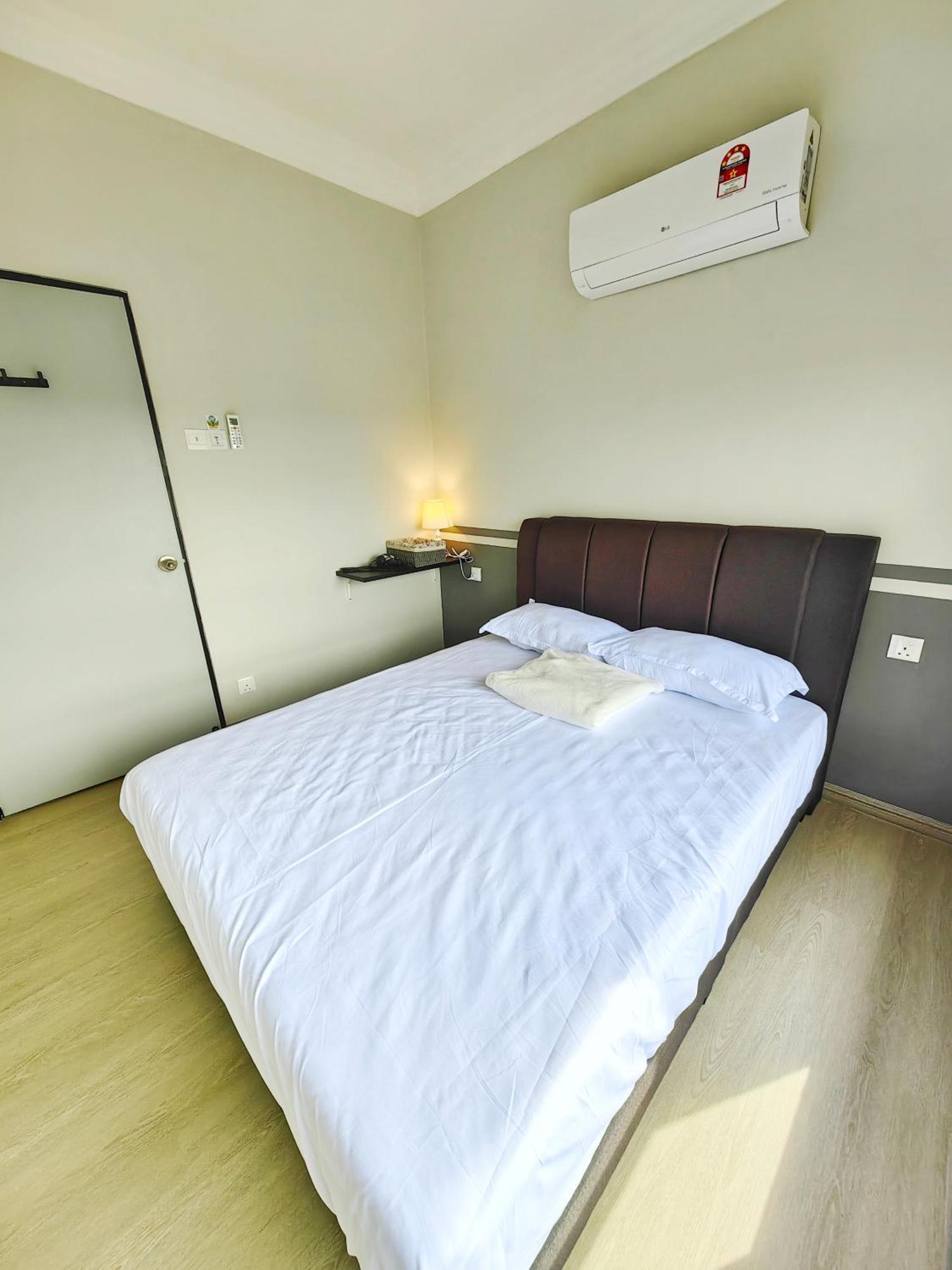 Gx Pool View P0804 With Netflix, Tvbox And Games Apartemen
