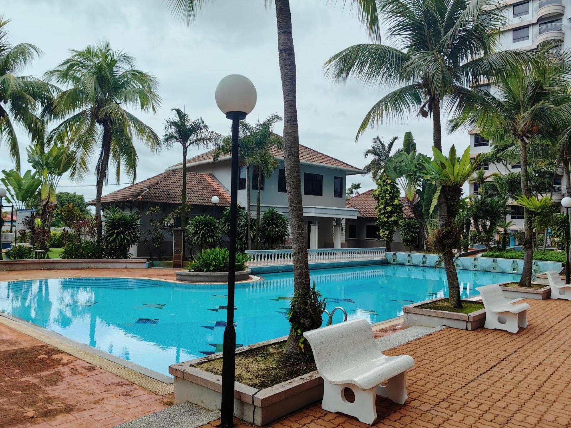 Apartemen Gx Pool View P0804 With Netflix, Tvbox And Games *
